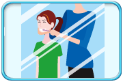 图中所见是一位成年人和一个孩子面向镜子，成年人站在孩子背后帮他刷牙。