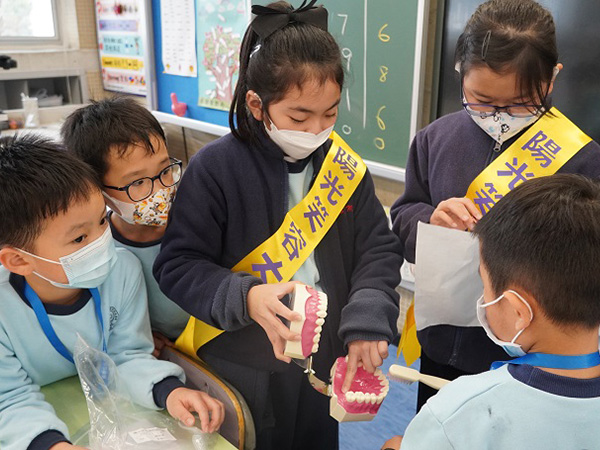 僑港伍氏宗親會伍時暢紀念學校活動照片 1