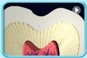 動畫所見是牙冠的縱切面。蛀壞部分從琺瑯質開始，一直蔓延至象牙質，形成明顯的蛀牙洞。
